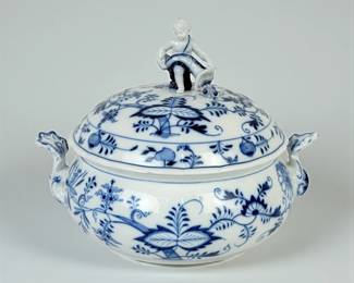 Meissen Blue Onion Porcelain Covered Tureen with Figural Finial