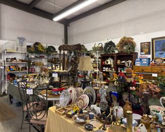 Floral wall an holiday items