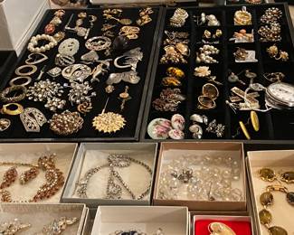Lots of assorted costume and precious Jewelry 