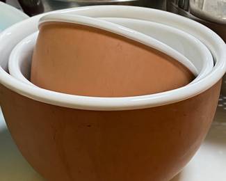 Terracotta and white nesting bowl set 