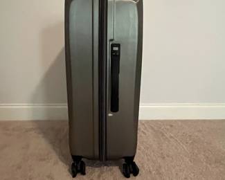 C97 - $350 PAIR. Sky Valet Hard Sided Luggage in very good condition! Includes the 22" *Smart* Carry On (wireless charger, USB Ports, Bluetooth TSA lock & removable battery pack) & Large 29" Luggage both with "shark" wheels.