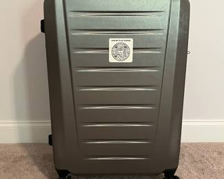 C97 - $350 PAIR. Sky Valet Hard Sided Luggage in very good condition! Includes the 22" *Smart* Carry On (wireless charger, USB Ports, Bluetooth TSA lock & removable battery pack) & Large 29" Luggage both with "shark" wheels.