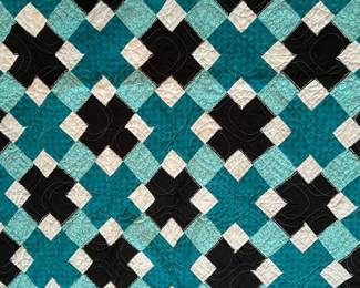 Q15 - $150. Like New Quilt. Measures 96" x 108" (King Size)
