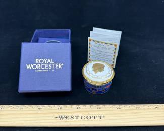 J9 - $40. Royal Worcester Queen Elizabeth II 60th Anniversary of the Coronation. 1953-2013. Trinket Box.