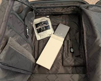C97 - $350 PAIR. Sky Valet Hard Sided Luggage in very good condition! Includes the 22" *Smart* Carry On (wireless charger, USB Ports, Bluetooth TSA lock & removable battery pack) & Large 29" Luggage both with "shark" wheels.
