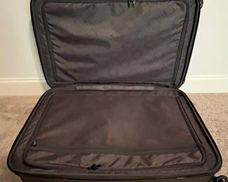 C97 - $350 PAIR. Sky Valet Hard Sided Luggage in very good condition! Includes the 22" *Smart* Carry On (wireless charger, USB Ports, Bluetooth TSA lock & removable battery pack) & Large 29" Luggage both with "shark" wheels.