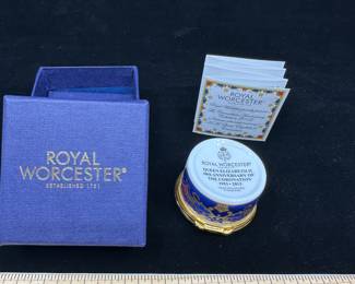 J9 - $40. Royal Worcester Queen Elizabeth II 60th Anniversary of the Coronation. 1953-2013. Trinket Box.
