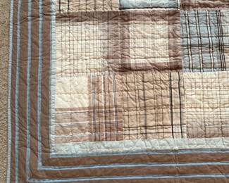 Q16 - $100. Like New Quilt. Measures 92" x 103" (Queen/ King Size)