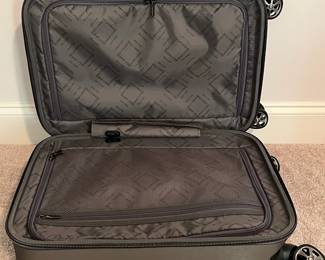 C97 - $350 PAIR. Sky Valet Hard Sided Luggage in very good condition! Includes the 22" *Smart* Carry On (wireless charger, USB Ports, Bluetooth TSA lock & removable battery pack) & Large 29" Luggage both with "shark" wheels.