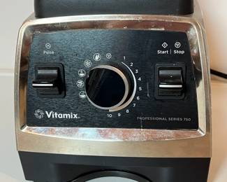 C45 - $250. Vitamix Professional Series 750 Blender.
