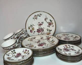 C22 - $250 Set. Wedgwood Bone China England "Swallow" Pattern. 8 - Dinner Plates 10.75". 8 - Salad Plates 8". 8 - Bread Plates 6". 8 - Saucers 5.75".