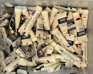 C137 - $200. Acrylic Paint LOT. Liquitex Acrylic Heavy Body Paint. 70 - 2oz new / almost new paints. 32 partials. 10 - 4 oz.