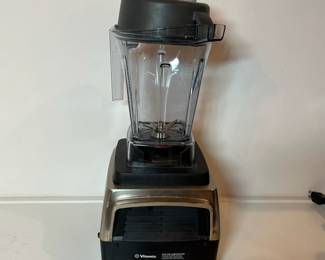 C45 - $250. Vitamix Professional Series 750 Blender.