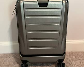 C97 - $350 PAIR. Sky Valet Hard Sided Luggage in very good condition! Includes the 22" *Smart* Carry On (wireless charger, USB Ports, Bluetooth TSA lock & removable battery pack) & Large 29" Luggage both with "shark" wheels.