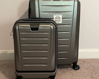 C97 - $350 PAIR. Sky Valet Hard Sided Luggage in very good condition! Includes the 22" *Smart* Carry On (wireless charger, USB Ports, Bluetooth TSA lock & removable battery pack) & Large 29" Luggage both with "shark" wheels.