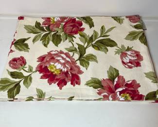 C139 - $35. Set of 8 Pottery Barn Placemats. Measures 20" x 14". (2 or 3 have tags cut off)