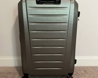 C97 - $350 PAIR. Sky Valet Hard Sided Luggage in very good condition! Includes the 22" *Smart* Carry On (wireless charger, USB Ports, Bluetooth TSA lock & removable battery pack) & Large 29" Luggage both with "shark" wheels.