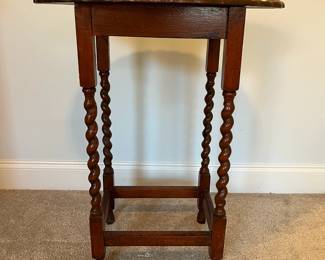 C74 - $75. Single Oval Side Table with Barley Twist Legs. Measures 23.5" x 16" x 28.5" tall. Does have some water rings on the top but sturdy.