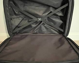 C97 - $350 PAIR. Sky Valet Hard Sided Luggage in very good condition! Includes the 22" *Smart* Carry On (wireless charger, USB Ports, Bluetooth TSA lock & removable battery pack) & Large 29" Luggage both with "shark" wheels.