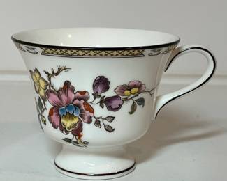 C22 - $250 Set. Wedgwood Bone China England "Swallow" Pattern. 8 - Dinner Plates 10.75". 8 - Salad Plates 8". 8 - Bread Plates 6". 8 - Saucers 5.75".