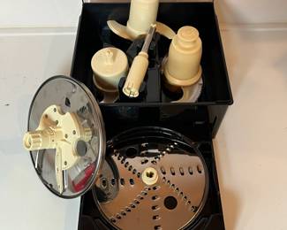 C47 - $125. Cuisinart Elite Collection Food Processor in Stainless Finish. 14 Cup Capacity with a 4.5 cup work bowl. Includes disc holder & attachments.