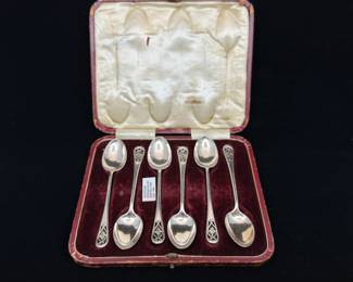 J30 - $140. English Sterling teaspoons in hard storage case. Weighs 82 grams