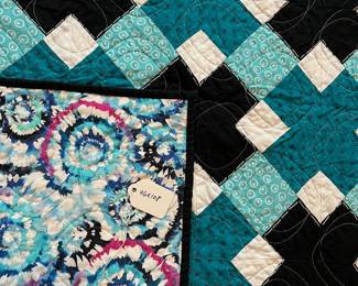 Q15 - $150. Like New Quilt. Measures 96" x 108" (King Size)