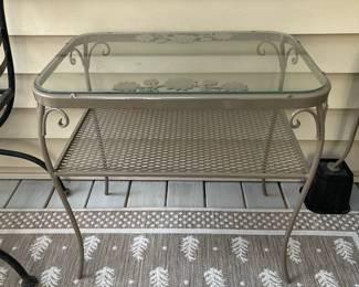 C116 - $125. Wrought Iron End Table. Measures 17" x 25" x 24" tall. Very good condition. No name.