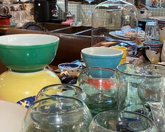 Vintage pyrex mixing bowls