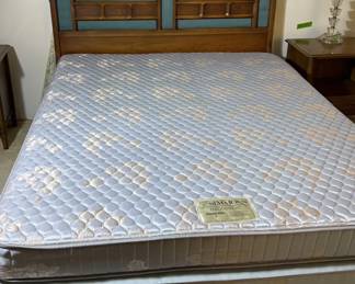 Bed frame Box Spring And Simmons Mattress