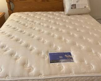 King Bed With Oak Headboard And Mattress Set