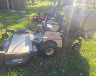 Grasshopper 721 Zero turn mower with bagger 62 inch cut only 906 hours