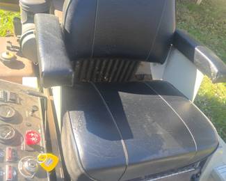 Grasshopper 721 Zero turn mower with bagger 62 inch cut only 906 hours