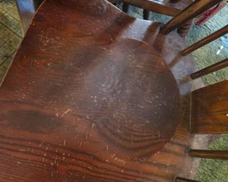 #60	Kitchen table wood with 1 leaf 2 captains chairs 4 regular chairs (as-is finish) 41" roundx 30" Leaf 20"	 $45.00