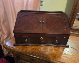 #51	Jewelry cabinet/ 6 drawer 2 door 17x10x9	 $20.00