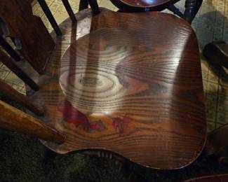 #60	Kitchen table wood with 1 leaf 2 captains chairs 4 regular chairs (as-is finish) 41" roundx 30" Leaf 20"	 $45.00