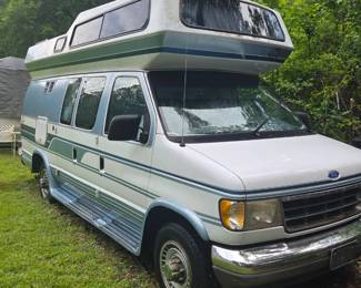 1992 Ford Hightop Van Camper....was running when it was parked...low miles...needs tires and needs work...not running...very nice and clean inside, includes bathroom/kitchen
Taking Offers
