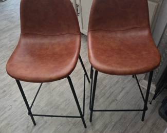 2 bar stools