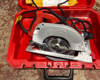 Circular sawing machine