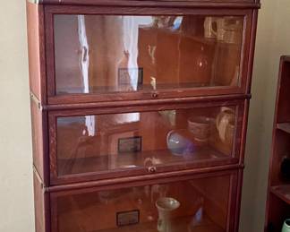 The Globe-Warwick Company D10.5 Barrister book case , 5 sections or shelves. 