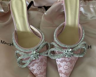 Size 39 Mach & Mach Pink bow crystal heels. (Kitten Heel)