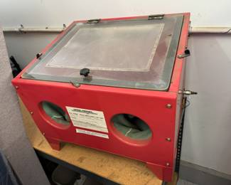  Central Pneumatic Abrasive Blast Cabinet with Light