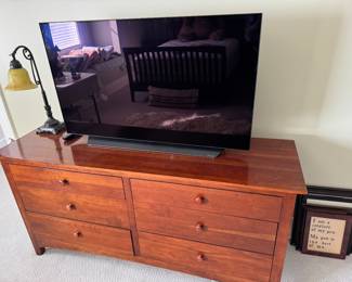 Ethan Allen American Impression Collection Ladies 6 drawer dresser. Cherry wood