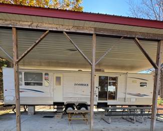 Innsbruck Travel Trailer
37” , two bump out slides, master bedroom area with a queen bed and laboratory, standup shower, vanity, in the front end, living room space, kitchen dining space with the loveseat and dining area and two axles.