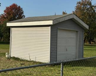 She’d not for sale just stuff inside, it’s out back on other side of fence