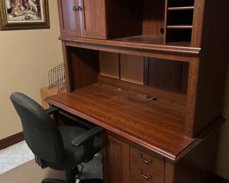 Sauder computer desk