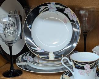 Mikasa serving for 4