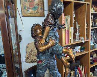 Walt Horton sculpture "she ain't heavy".