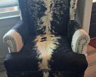 Here you go! Grab you a cold beer or a cup of hot coffee! If you like Western your going to LOVE this sale ❤️. Cowhide Wingback Chair