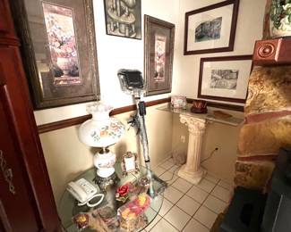 Art - Pedestal Stand